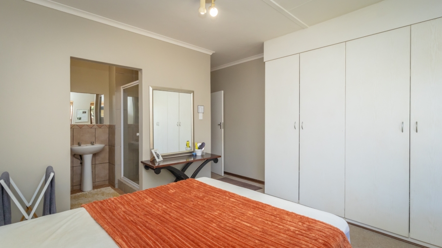 To Let 3 Bedroom Property for Rent in The Coves North West